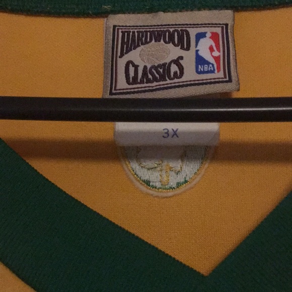 Boston Celtic jersey - Picture 2 of 3